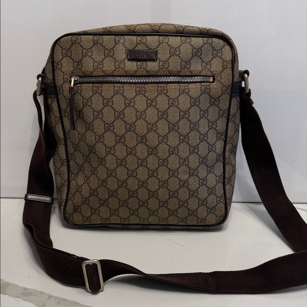 ❌ SOLD ❌Gucci Beige/Brown GG Supreme Messenger Bag
